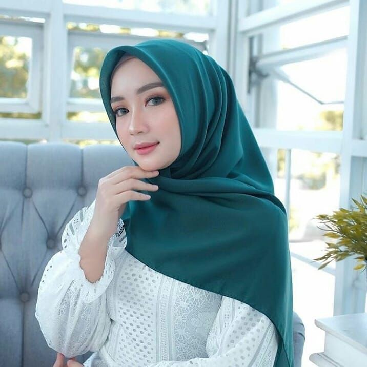 Jilbab Bella Square Segi Empat Hijau Botol